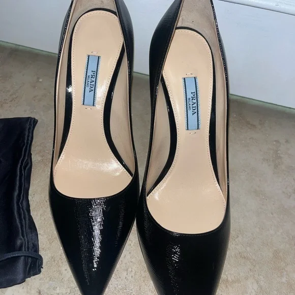 Prada Glossy Black Women display picture 1